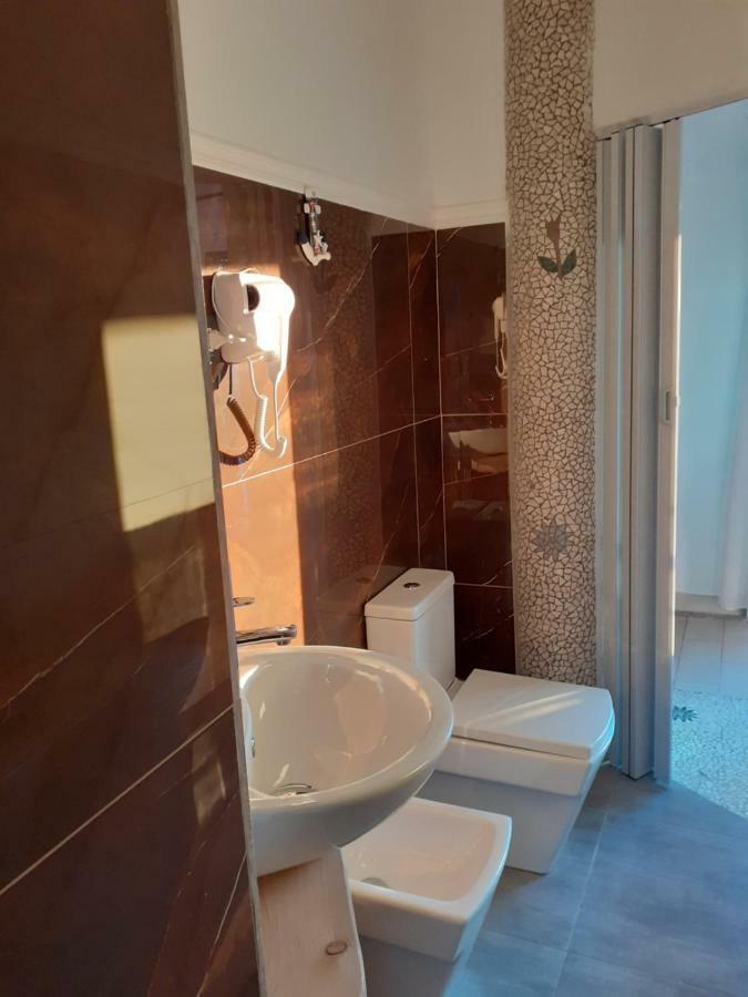 Vila Oliven Vlorë 外观 照片