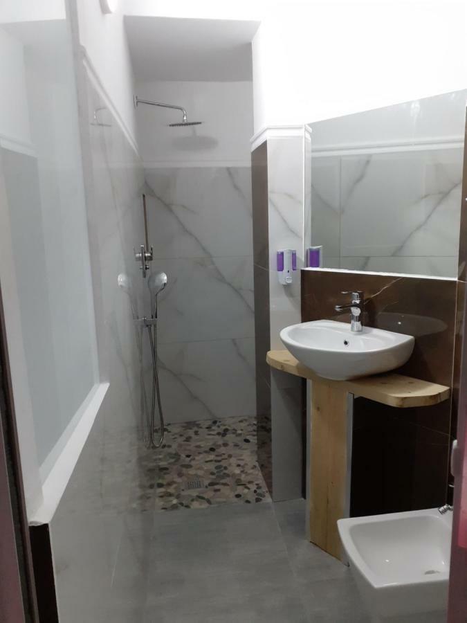 Vila Oliven Vlorë 外观 照片